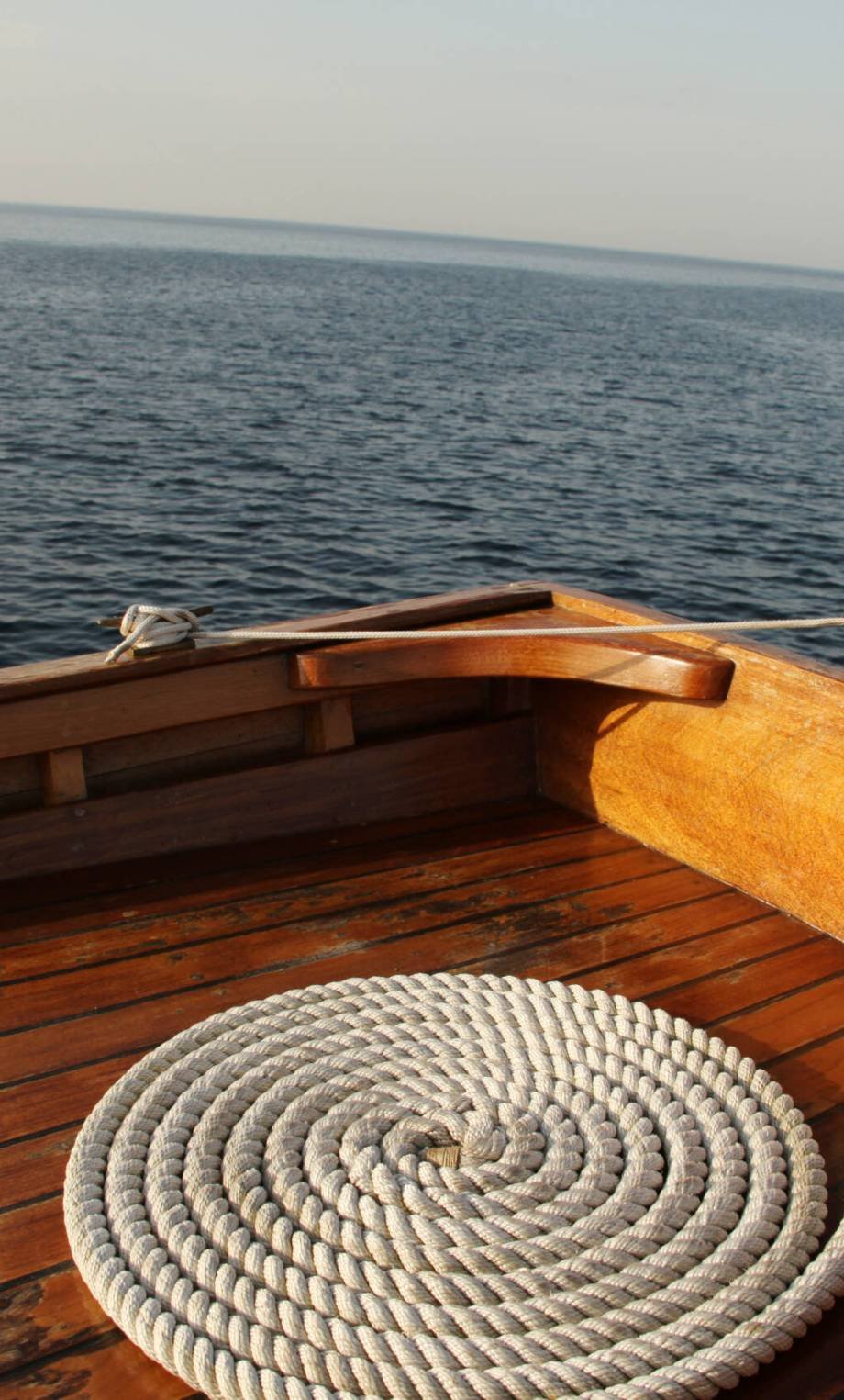 yacht-and-rope-2026-01-07-05-37-17-utc